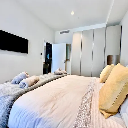 Deluxe Mercury Tower Apartment *